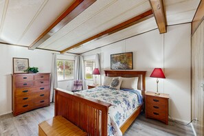 3 soverom, strykejern/-brett, internett (inkludert) og sengetøy