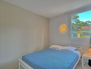 1 Schlafzimmer, Reisekinderbett, kostenloses WLAN, Bettwäsche