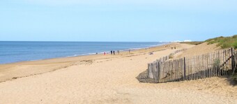 Nice apartment in villa for 6 guests with WIFI, pool, TV, terrace and pets allowed