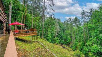 Waterfall Retreat-Private Deck Suite | Teres/patio