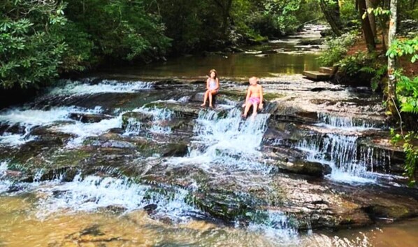 1 makuuhuone, yksilöllisesti sisustettu, yksilöllisesti kalustettu