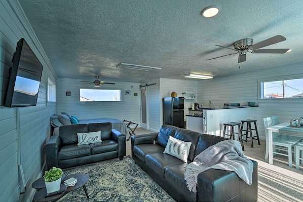 Surfside Beach Vacation Rental | Studio | 1BA | 480 Sq Ft | Stairs Required