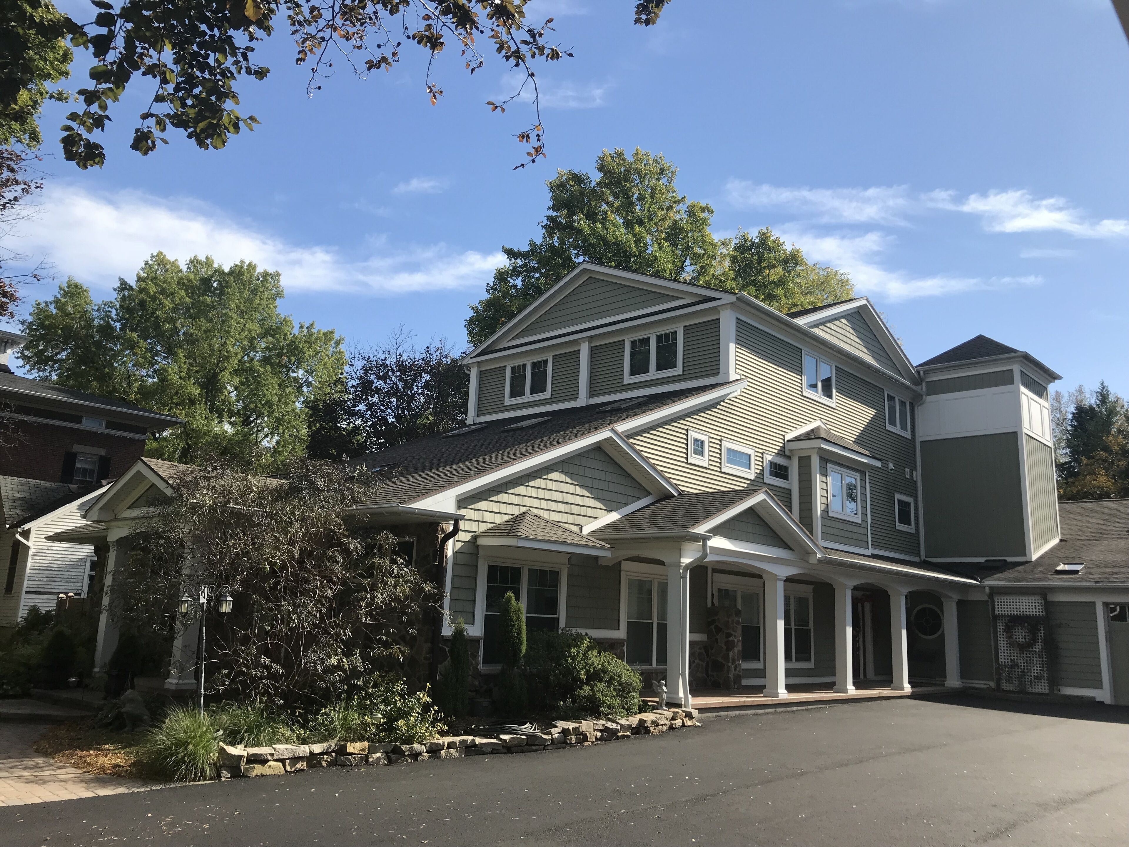 2 Bedroom, very comfortable,  near 590/490 sleeps 6