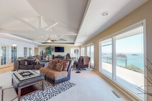 TV, fireplace, DVD player