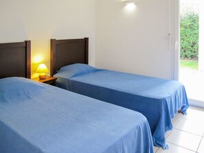 3 bedrooms, travel cot, WiFi, bed sheets - Lovely apartment in villa for 6 people with WIFI, private pool, TV, terrace and pets allowed (Lacanau-océan)