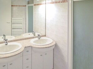 Towels - Lovely apartment in villa for 6 people with WIFI, private pool, TV, terrace and pets allowed (Lacanau-océan)