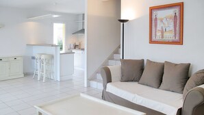 Unclassified image, 2 of 32, button - Beautiful apartment in villa for 8 guests with WIFI, private pool, TV, terrace and pets allowed (Lacanau-océan)