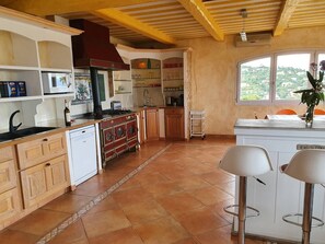 Refrigerador, microondas, horno, lavavajillas