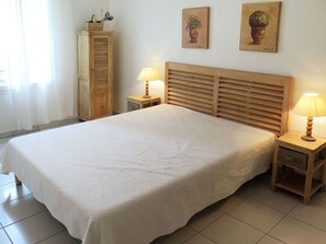 2 bedrooms, travel crib, WiFi, bed sheets