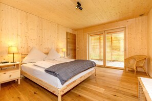 2 bedrooms, internet, bed sheets, wheelchair access - Chalet on the Lofer, 2 separate bedrooms (Reit im Winkl)