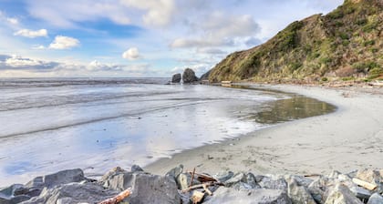 Dog-friendly house with ocean views & private tennis court