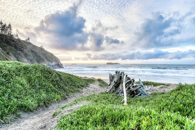 Dog-friendly house with ocean views & private tennis court
