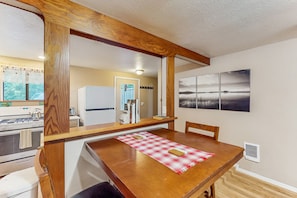 Fridge, oven, stovetop, dishwasher