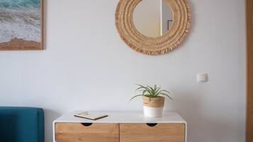 Familie appartement, uitzicht op zee (Yellow) | Woonruimte | Een flatscreentelevisie, Netflix, filmpremières en streamingdiensten