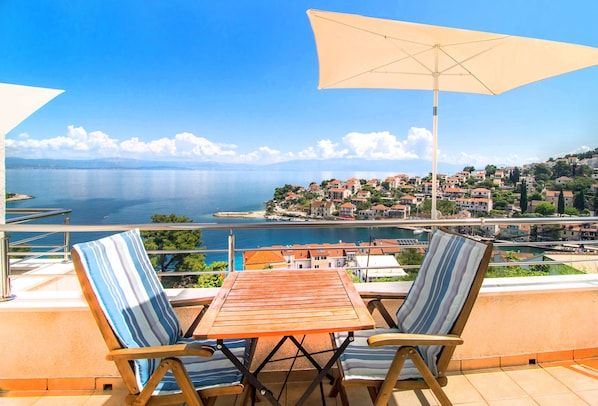 Family Apartment, Sea View (White) | Terrace/patio - Sunny Apartments (Solta)