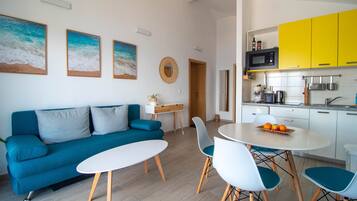 Family Apartment, Sea View (Yellow) | Living area | 42-inch flat-screen TV with digital channels, TV, Netflix