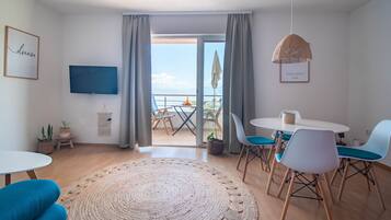 Familie appartement, uitzicht op zee (Red) | Woonruimte | Een flatscreentelevisie, Netflix, filmpremières en streamingdiensten