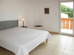 3 chambres, lit parapluie, Wi-Fi, draps fournis