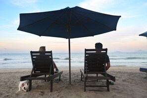 海滩遮阳伞、沙滩毛巾、瑜伽