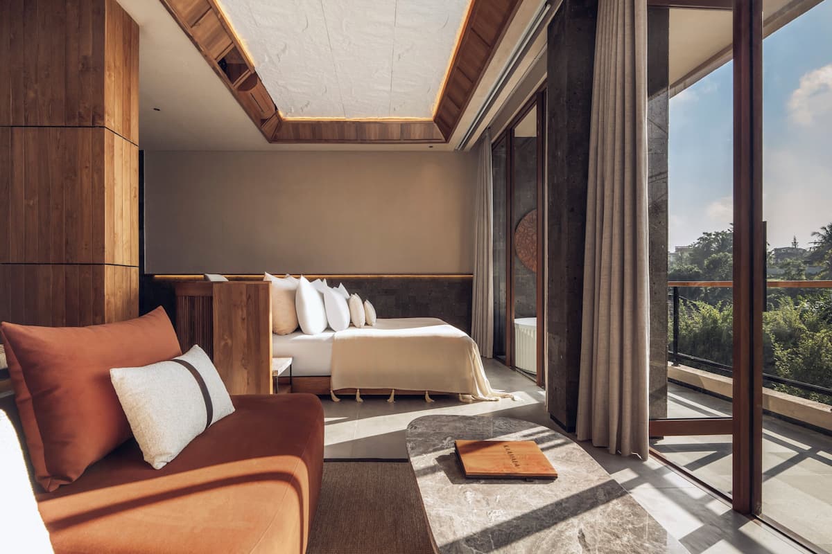 Suite Valley View | Hypo-allergenic bedding available, minibar, in-room safe, desk
