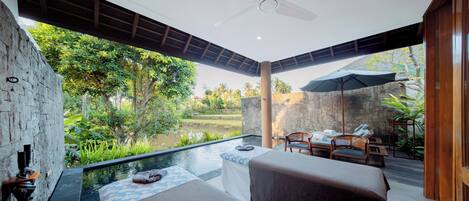 Espace de soins pour les couples, bain à remous, soins corporels