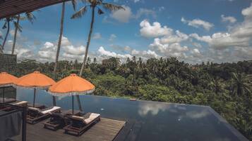 Kolam renang outdoor, dengan cabana gratis