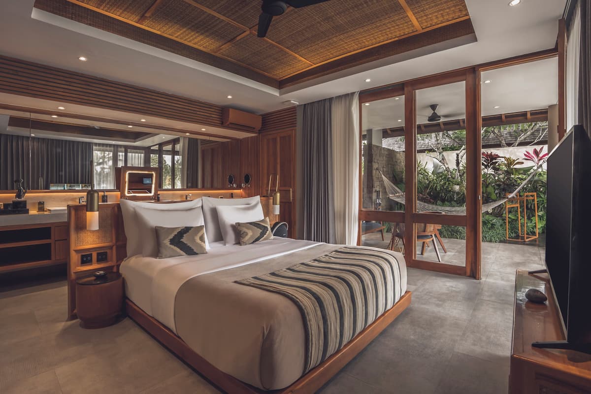 Grand One-Bedroom Rice Field View Villa with Private Pool | Hypo-allergenic bedding available, minibar, in-room safe, desk