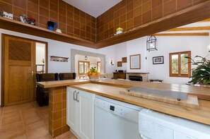 Fridge, microwave, oven, dishwasher - YourHouse Son Sant Joan (Alaro)
