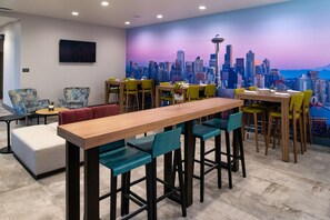 Breakfast served - Hilton Garden Inn Seattle Lynnwood, WA (Lynnwood)