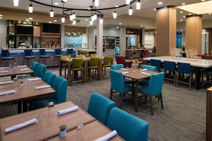Café da manhã com buffet todos os dias mediante uma taxa