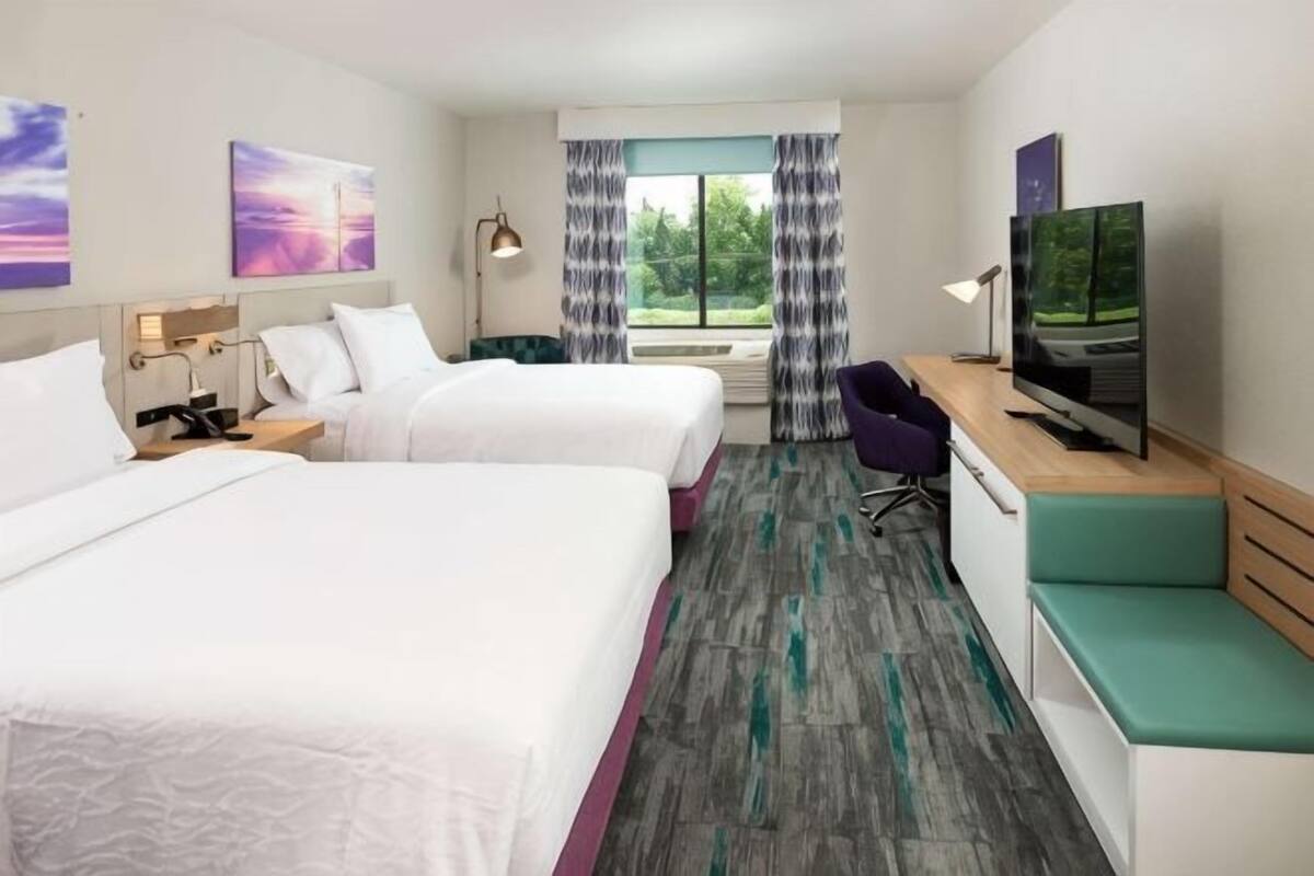 1 bedroom, hypo-allergenic bedding, desk, laptop workspace