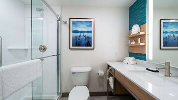 Gratis toiletartikelen, een haardroger, handdoeken