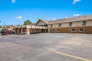 Exterior - Rodeway INN Rockford (Rockford)