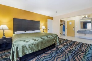 Room - Rodeway INN Rockford (Rockford)