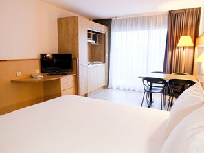 1 chambre, lit parapluie, Wi-Fi gratuit, draps fournis