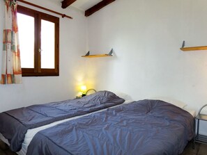 1 bedroom, free WiFi, bed sheets