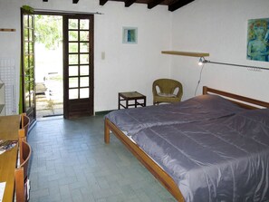 1 bedroom, free WiFi, bed sheets