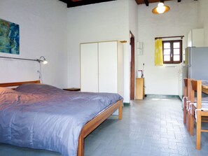 1 quarto, Wi-Fi de cortesia, roupa de cama
