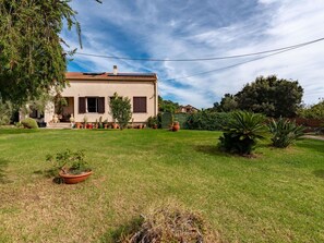 Exterior - Beautiful apartment for 6 people with A/C, pool, WIFI, TV and patio (Prunete)