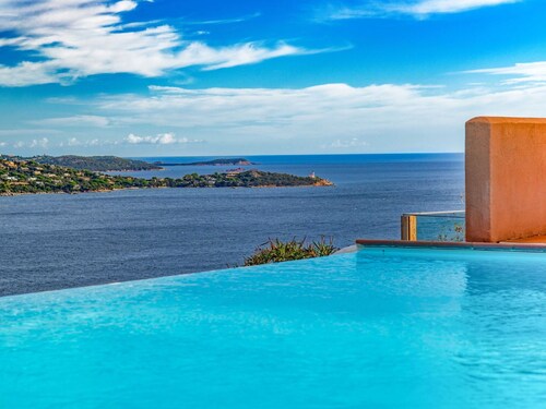 Bel appartement pour 2 personnes avec WIFI, piscine, terrasse et animaux admis