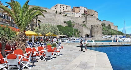 Beautiful apartment in villa for 2 people with pool, WIFI, TV, patio and pets allowed