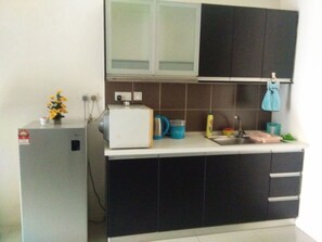 Microwave, dishwasher, cookware/dishes/utensils