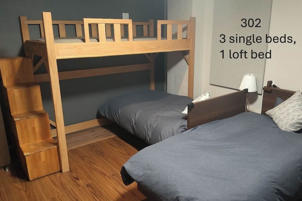 标准四人房 | 羽绒被、遮光窗帘、免费 WiFi