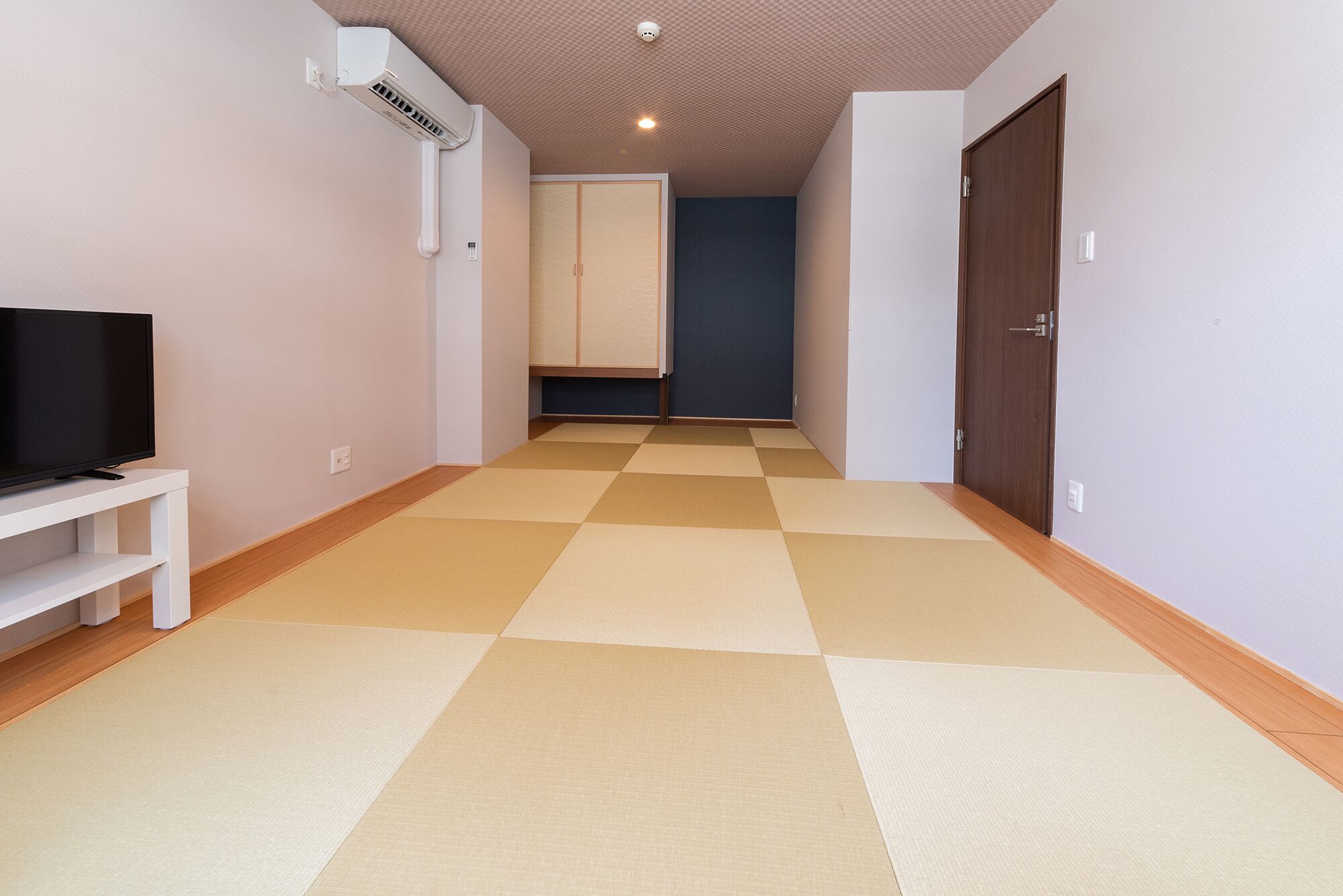 Kamar Tradisional (JPN Style for 4 Guests with Toilet) | Selimut bulu angsa, tirai kedap cahaya, dan Wi-Fi gratis