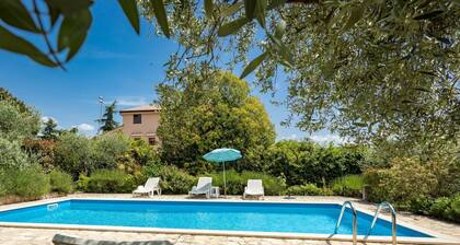 Lovely apartment for 4 guests with pool, WIFI, A/C, TV, terrace, pets allowed and parking