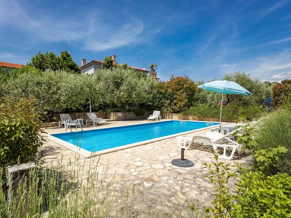 Water, Plant, Sky, Cloud, Property, Swimming Pool, Building, Tree, Outdoor Furniture, Shade