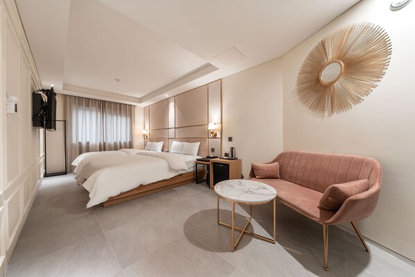 Chambre familiale avec lits jumeaux | Articles de minibar gratuits, rideaux d’obscurcissement