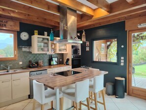 Fridge, microwave, oven, stovetop - House in the Alps / exceptional view (Ponsonnas)