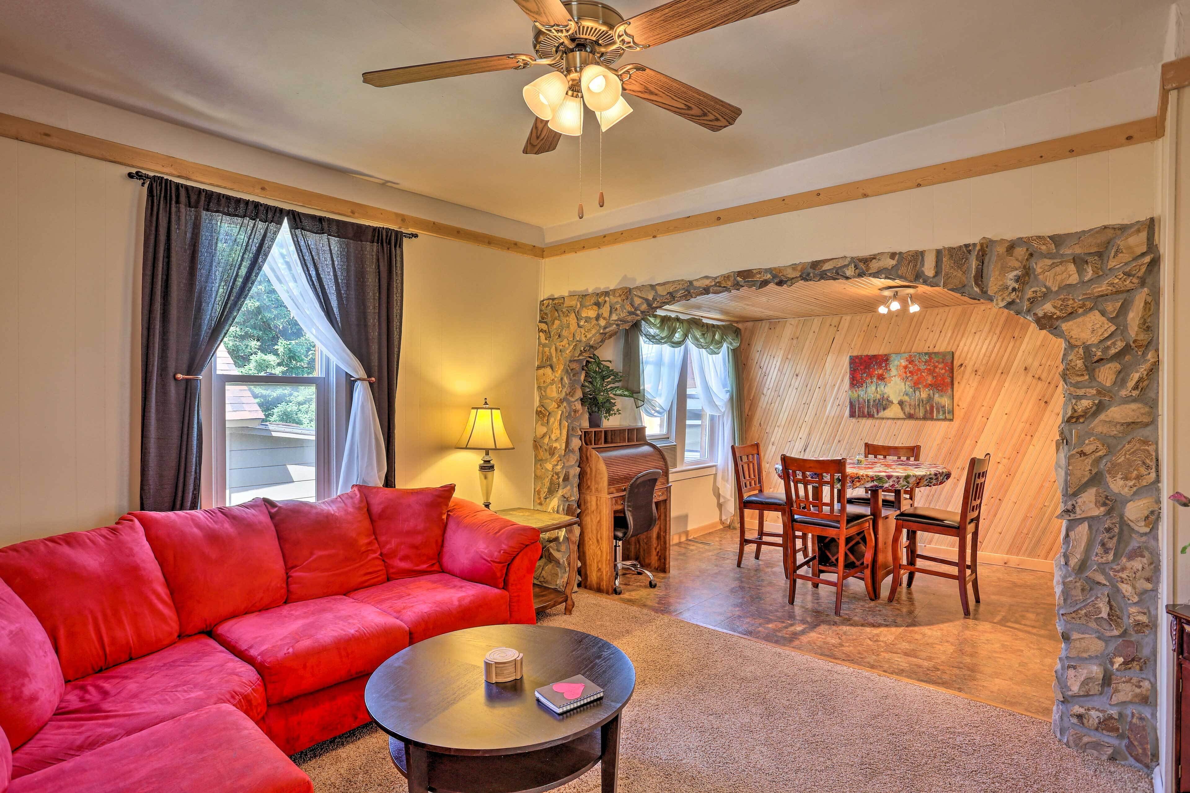 Cozy Black Hills Cabin w/ Deck ~ 3 Mi to Deadwood!