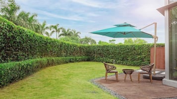 Down duvets, free minibar, in-room safe, desk